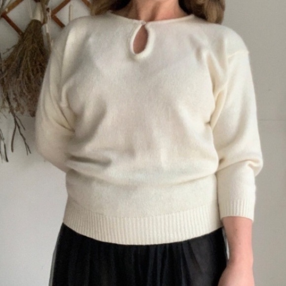 80's JACK WINTER OFF-WHITE ANGORA
KEYHOLE SWEATER size small T27 - Picture 1 of 8